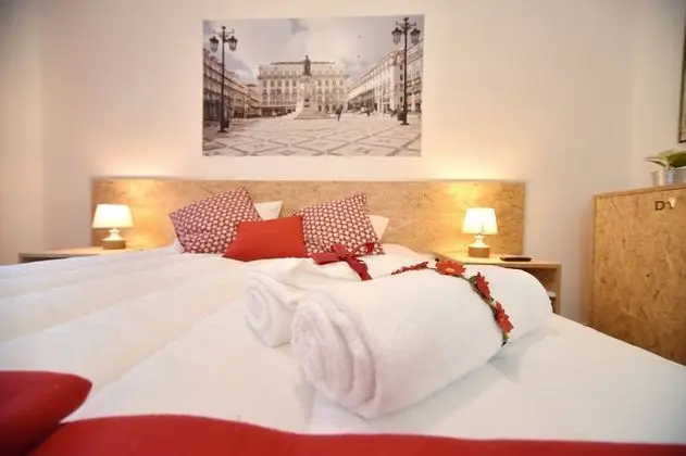 Tek Büyük veya İki Ayrı Yataklı Oda, Ortak Banyo