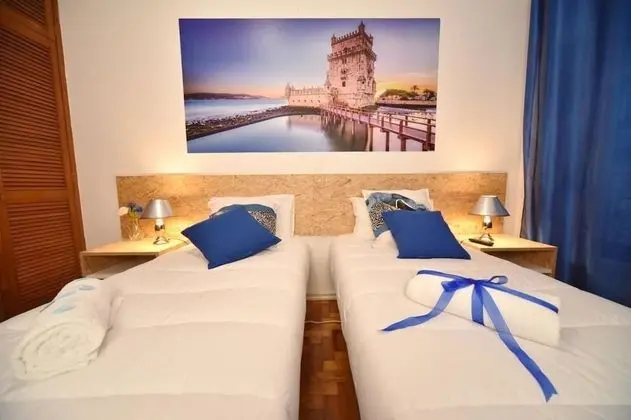 Tek Büyük veya İki Ayrı Yataklı Oda, Ortak Banyo