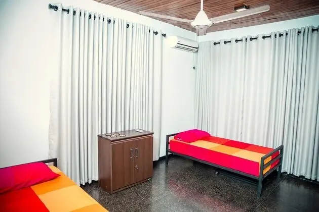 Standard Tek Büyük veya İki Ayrı Yataklı Oda, Ortak Banyo, Bahçe Manzaralı