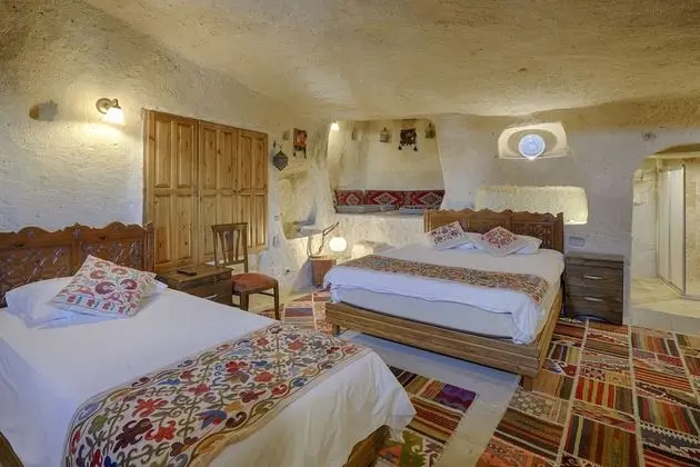 Cave Suite, Hill View