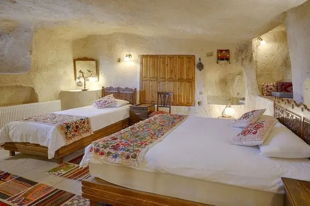 Cave Suite, Hill View