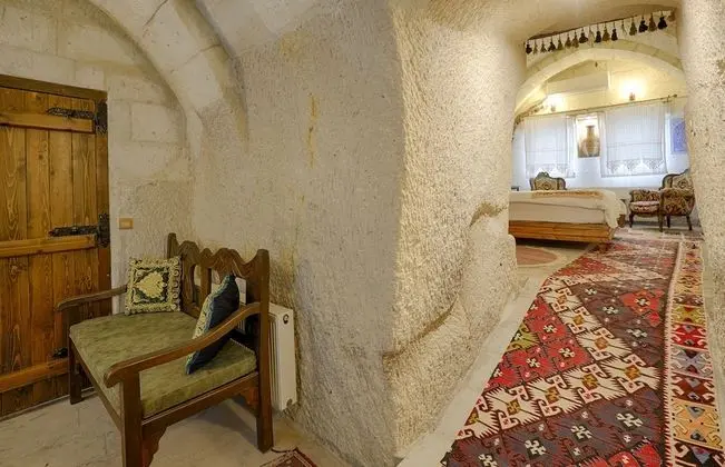 Cave Suite, Hill View