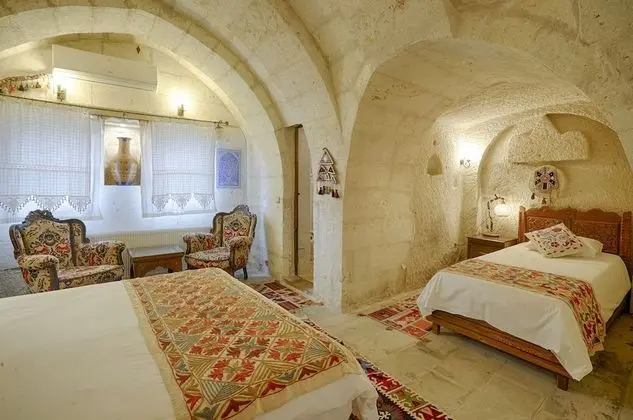Cave Suite, Hill View
