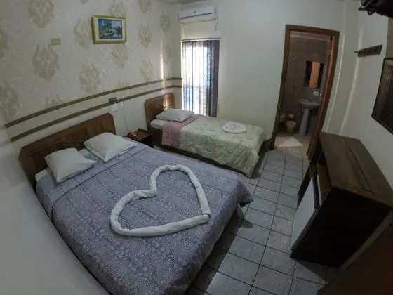 Üç Kişilik Oda