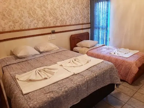 Üç Kişilik Oda