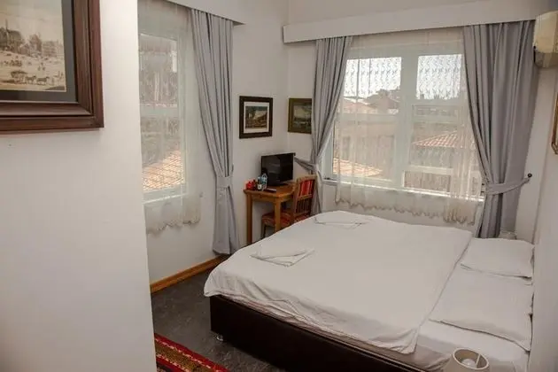 Tek Büyük veya İki Ayrı Yataklı Oda, Deniz Manzaralı
