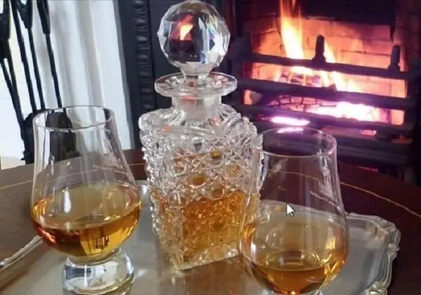 Deluxe Tek Büyük Yataklı Oda (Balvenie)