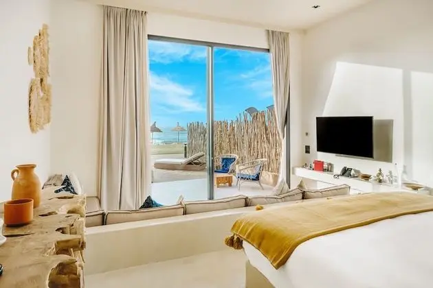 Premium Waterfront Suite