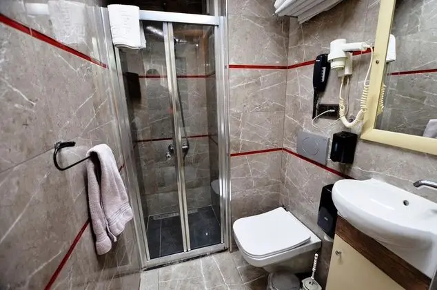 https://images.odamax.com/img/1920x1080/odamax/image/upload/T_m_Palace_Otel_202504101506138_double_yatakli.JPG