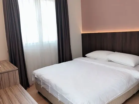Business Tek Büyük Yataklı Oda