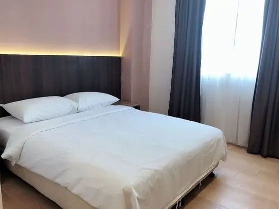 Business Tek Büyük Yataklı Oda
