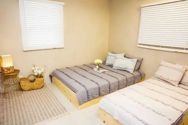 Ev (Private Vacation)