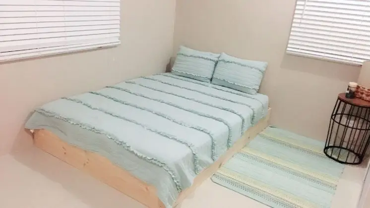 Ev (Private Vacation)