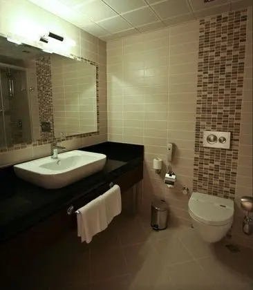 Triple, Şehir Manzaralı