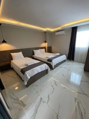 Suit  Oda - Üç Kişilik