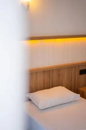 Standart Oda, Kara Manzaralı