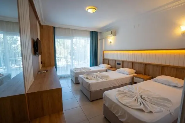Triple, Bahçe Manzaralı