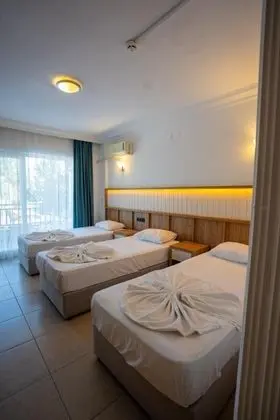 Triple, Bahçe Manzaralı