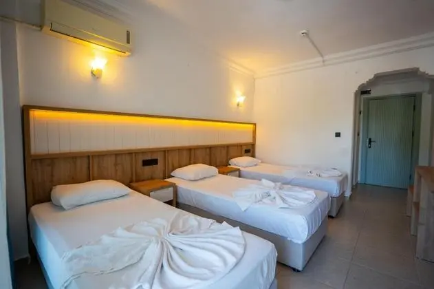 Triple, Bahçe Manzaralı