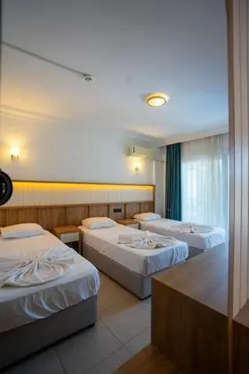 Triple, Bahçe Manzaralı