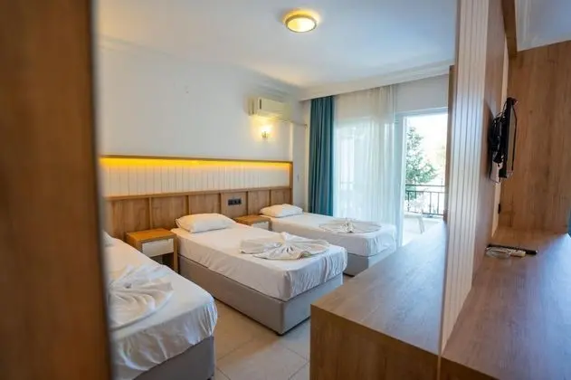 Triple, Bahçe Manzaralı