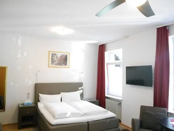 Tek Büyük Yataklı Oda