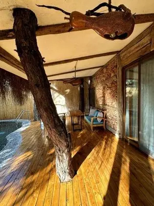 House, Dağ veya Havuz Manzaralı, Havuzlu