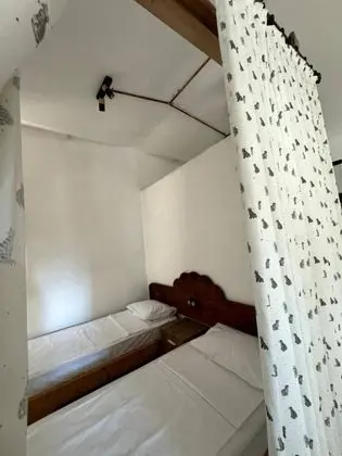 House, Dağ veya Havuz Manzaralı, Havuzlu