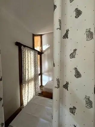 House, Dağ veya Havuz Manzaralı, Havuzlu