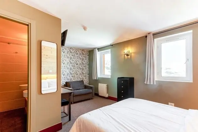 Junior Oda, Dağ Manzaralı