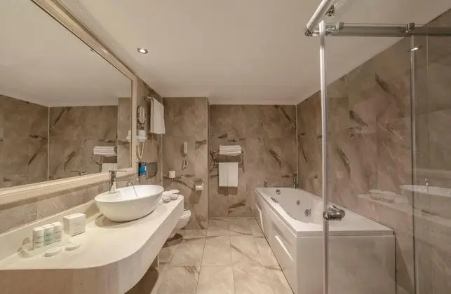 Hotel Senior Suit Banyo
