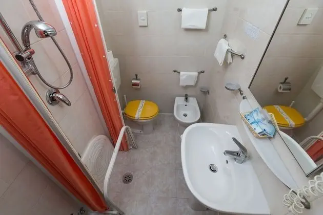 Standard Tek Büyük veya İki Ayrı Yataklı Oda
