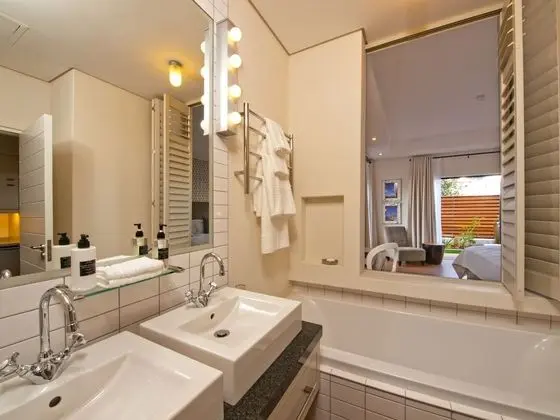 Luxury Oda
