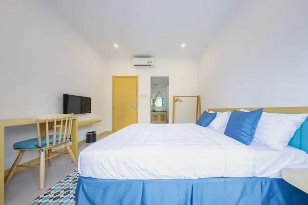Deluxe Tek Büyük Yataklı Oda, Havuz Manzaralı
