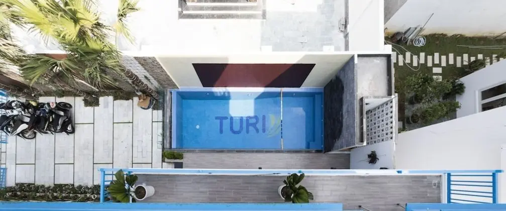 Deluxe Tek Büyük Yataklı Oda, Havuz Manzaralı
