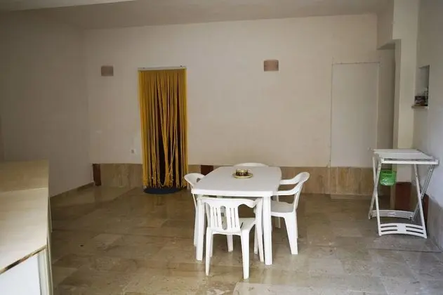 Economy Stüdyo, Avlu