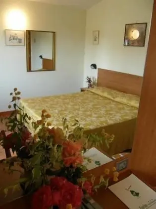 Classic Tek Büyük Yataklı Oda