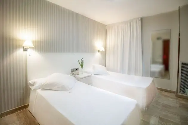 Tek Büyük veya İki Ayrı Yataklı Oda