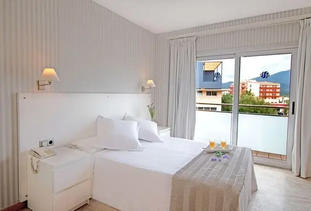 Tek Büyük veya İki Ayrı Yataklı Oda