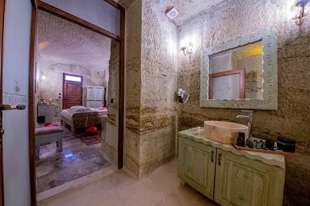 Deluxe Cave Suit, Manzarasız, Şömineli ve Jakuzili
