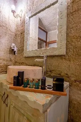 Deluxe Cave Suit, Manzarasız, Şömineli ve Jakuzili