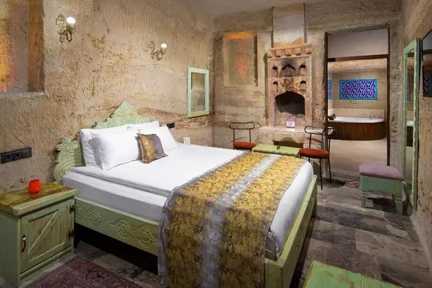 Deluxe Cave Suit, Manzarasız, Şömineli ve Jakuzili