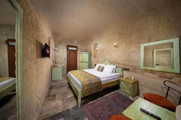 Deluxe Cave Suit, Manzarasız, Şömineli ve Jakuzili