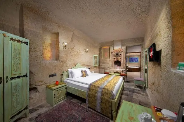 Deluxe Cave Suit, Manzarasız, Şömineli ve Jakuzili