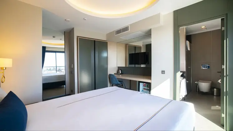 Deluxe Custom Şehir Manzaralı Oda