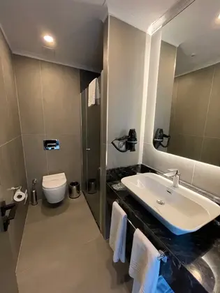 Deluxe Custom Şehir Manzaralı Oda