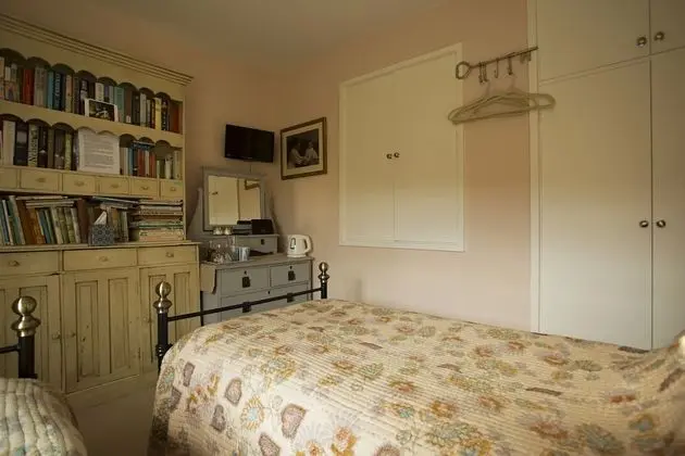 İki Ayrı Yataklı Oda, Özel Banyo (with Bath and Shower)