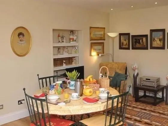 İki Ayrı Yataklı Oda, Özel Banyo (with Bath and Shower)