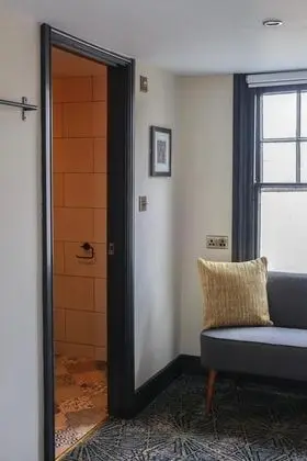 Comfort Tek Büyük Yataklı Oda