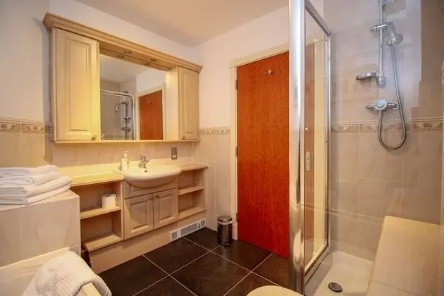 Luxury Apart Daire, 2 Yatak Odası, Engellilere Uygun (2E, Traquair)